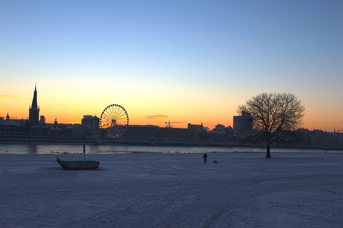 Düsseldorf im Scnhee